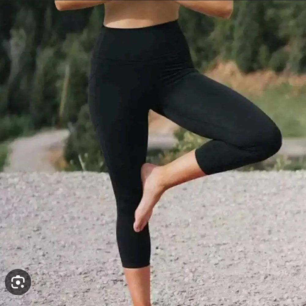 ZYIA Black High Waisted Cropped Leggings